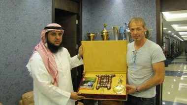 مدرب ألماني يعتنق الإسلام ويتزوج من سعودية