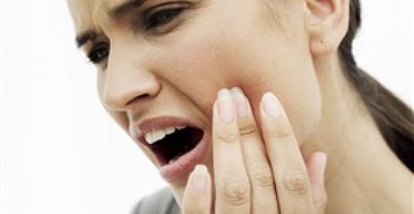 10 طرق بسيطة تعالج تسوس الأسنان وتخفف الآلام