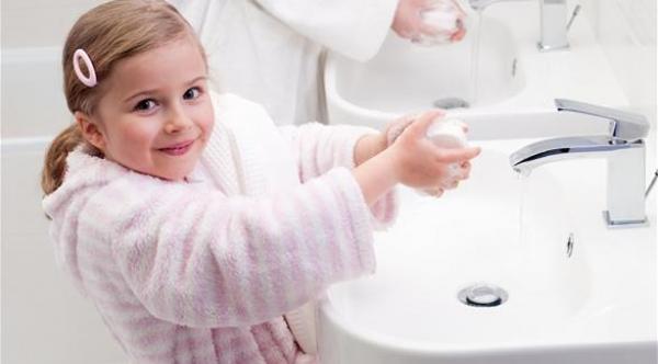 "غسل اليدين"...درع وقاية الأطفال من العدوى