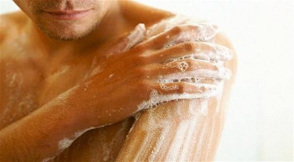 هل يضر الاستحمام بالصابون بصحتك؟