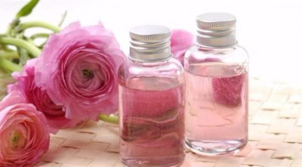 ماء الورد.. استخدامات جمالية وصحية بتكلفة زهيدة