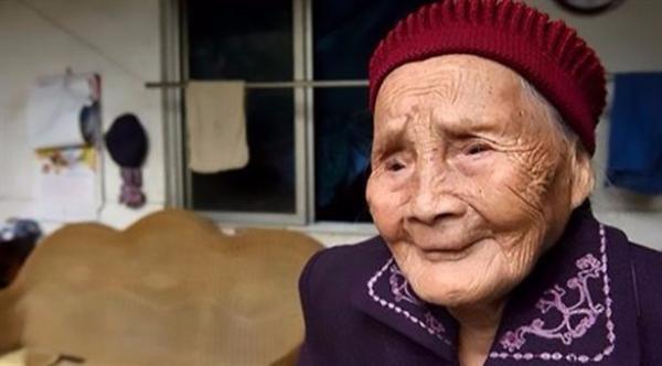 تحتفل بعيد ميلادها الـ 117 مع 5 أجيال من عائلتها
