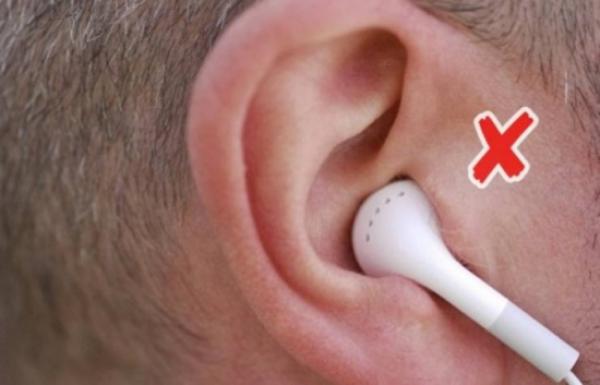 تعرف على الأمراض الكارثية المنتشرة بسبب سماعات الأذن!