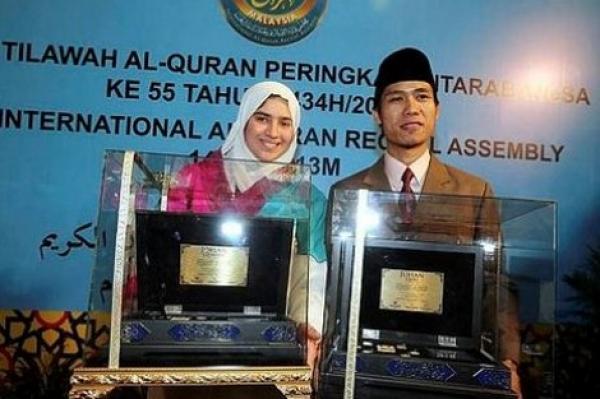 هاجر بوساق الفائزة بالجائزة الأولى في المسابقة العالمية لتجويد القرآن الكريم بماليزيا