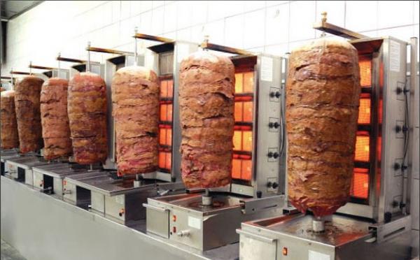 أي حماية للمسلمين بالغرب وأي تدبير، ضد تدنيس وجبات الحلال بلحم الخنزير؟