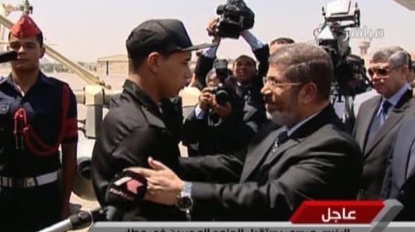 تفاصيل إطلاق سراح المعتقلين بسيناء و الرئيس مرسي في إستقبالهم Thumbnail.php?file=morsi_996649982