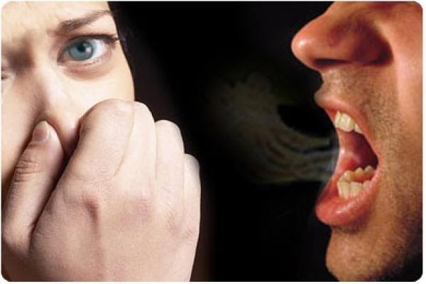 بالفيديو: كيف تتخلص من رائحة الفم الكريهة؟