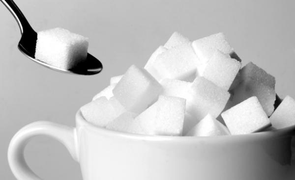 الإفراط في أكل السكريات يهدد قلوب الأصحاء