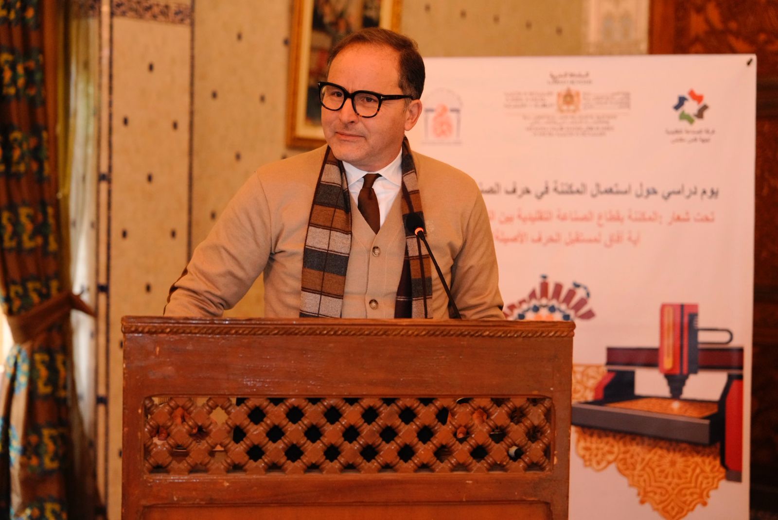 محمد عبدلاوي: من القيمة المضافة إلى الرأسمال اللامادي..كيف نؤهل الصناعة التقليدية للمستقبل؟ 4 47074e66 6002 4447 a062 2c7f314183aa 1766177419