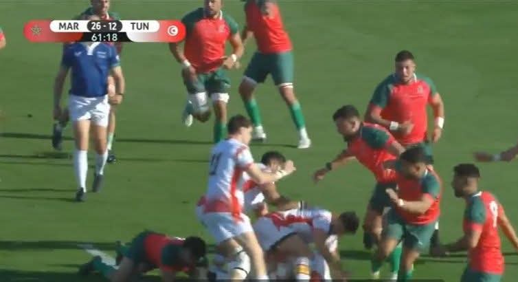 فضيحة رياضية.. لاعبو المنتخب التونسي للركبي يعتدون على الجماهير المغربية بالمدرجات بعد تلقيهم لهزيمة مذلة 4 PHOTO 2025 02 09 18 43 28 1739123666