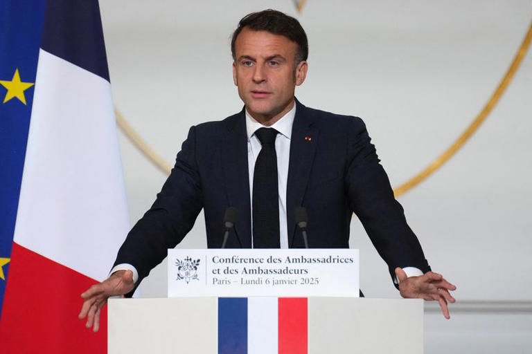macron 1736182772