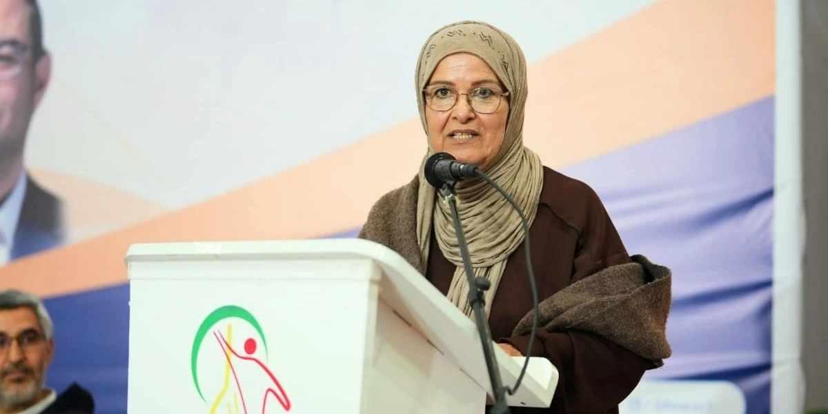 فاطمة وشاي ترد على منتقدي رفضها التعليق على الخطاب الملكي فاطمة وشاي ترد على منتقدي رفضها التعليق على الخطاب الملكي
