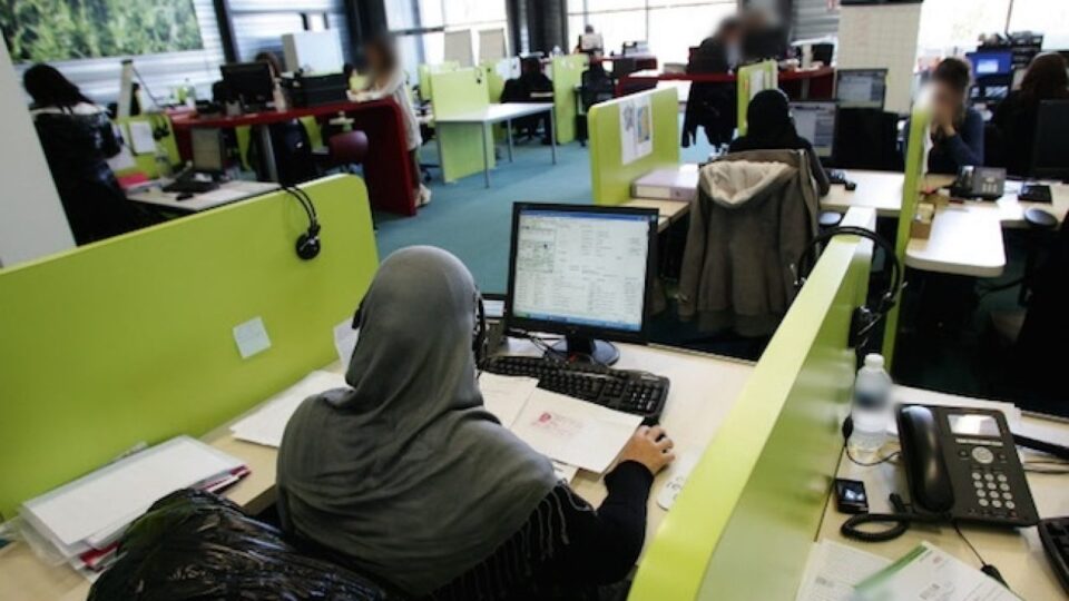 إعلان توظيف "عنصري" بالدار البيضاء يثير الجدل.. شرط الجنسية السنغالية يضع مركز نداء في قلب العاصفة 4 %D9%85%D8%B1%D9%83%D8%B2
