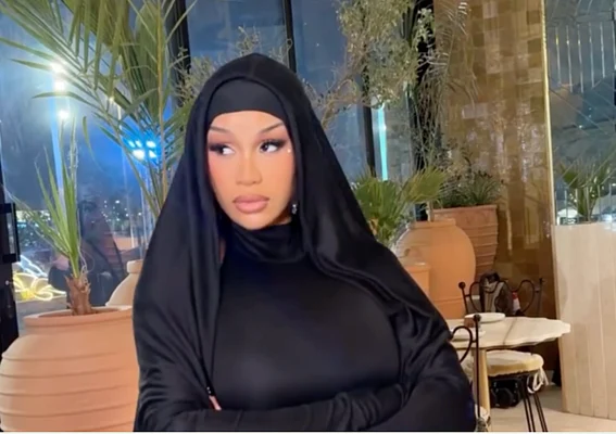 النجمة العالمية "كاردي بي": لا أقدر على صوم رمضان وجوع 3 ساعات يجعلني أسمع أصواتاً غريبة 4 1000205572 1771851091