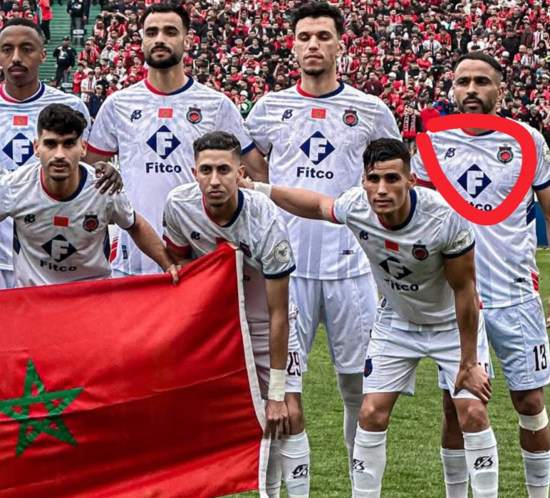 لاعب جزائري بفريق أولمبيك آسفي يُجبر على إزالة العلم المغربي من قميصه بسبب تهديدات الكابرانات (صورة) 4 1000221037 1775934056