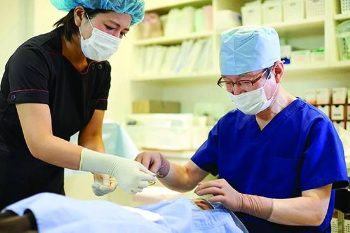حتى أطفال الابتدائي يلجؤون إليها.. عمليات التجميل تنتشر بين صغار السن في اليابان