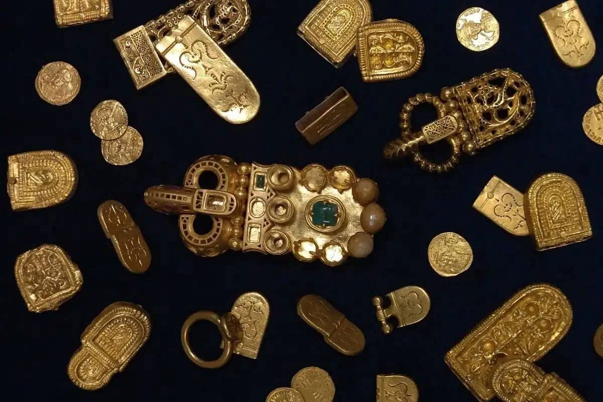 كنز ذهبي يخرج من أعماق المتوسط.. سفينة بيزنطية تكشف أسراراً عمرها 1300 عام