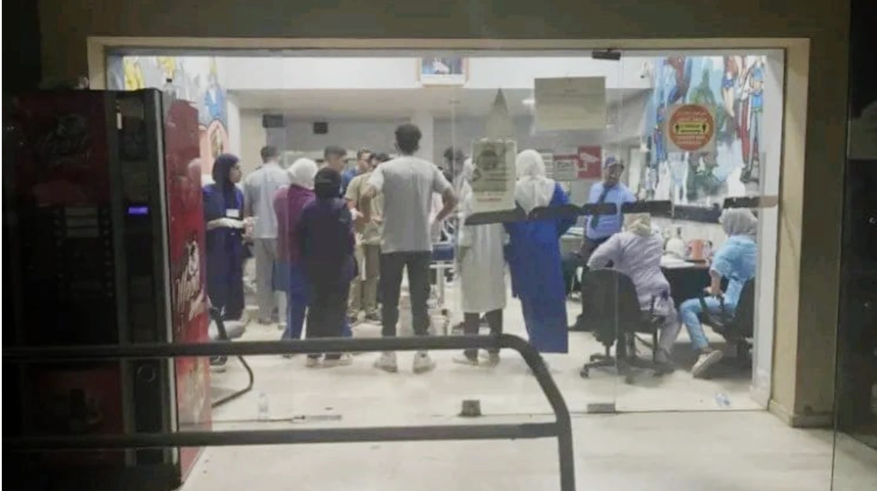 مرتفق يعتدي بوحشية على طبيب مداوم ويصيبه بكسور في الوجه والعين مرتفق يعتدي بوحشية على طبيب مداوم ويصيبه بكسور في الوجه والعين