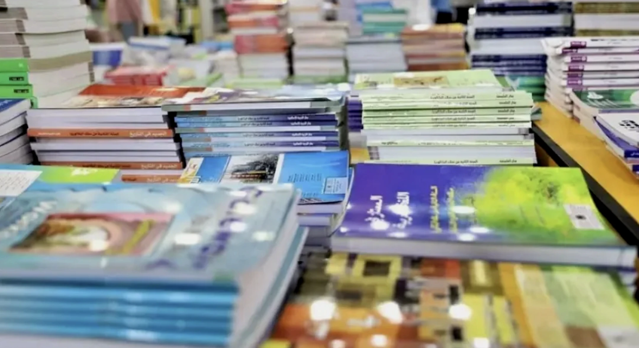 قبل أيام من الدخول المدرسي.. كلفة النقل والخصاص يرفعان أسعار الكتب واللوازم المدرسية قبل أيام من الدخول المدرسي.. كلفة النقل والخصاص يرفعان أسعار الكتب واللوازم المدرسية
