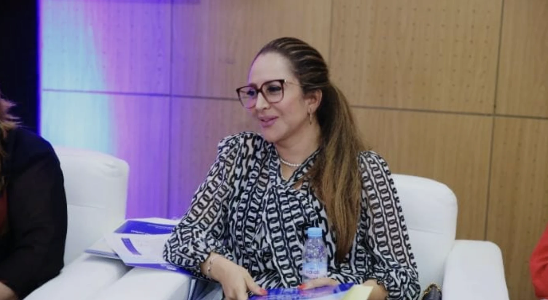 زوجة فوزي لقجع وكيلة لائحة “البام” النسائية بجهة الشرق استعداداً للانتخابات زوجة فوزي لقجع وكيلة لائحة “البام” النسائية بجهة الشرق استعداداً للانتخابات