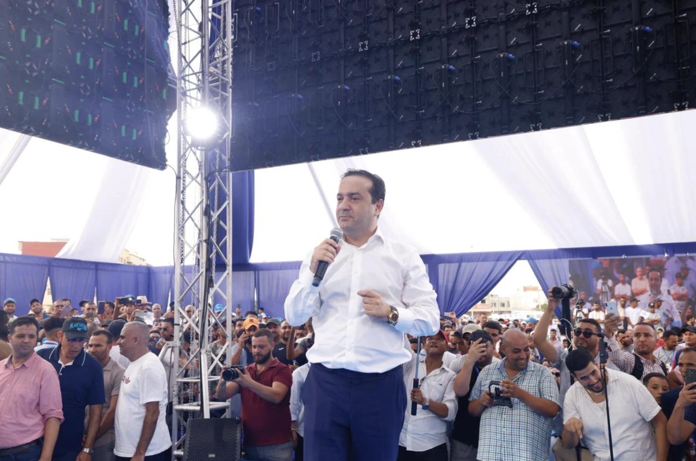 حزب الأحرار يعد المغاربة برفع الحد الأدنى للأجور إلى 5000 درهم شهريا