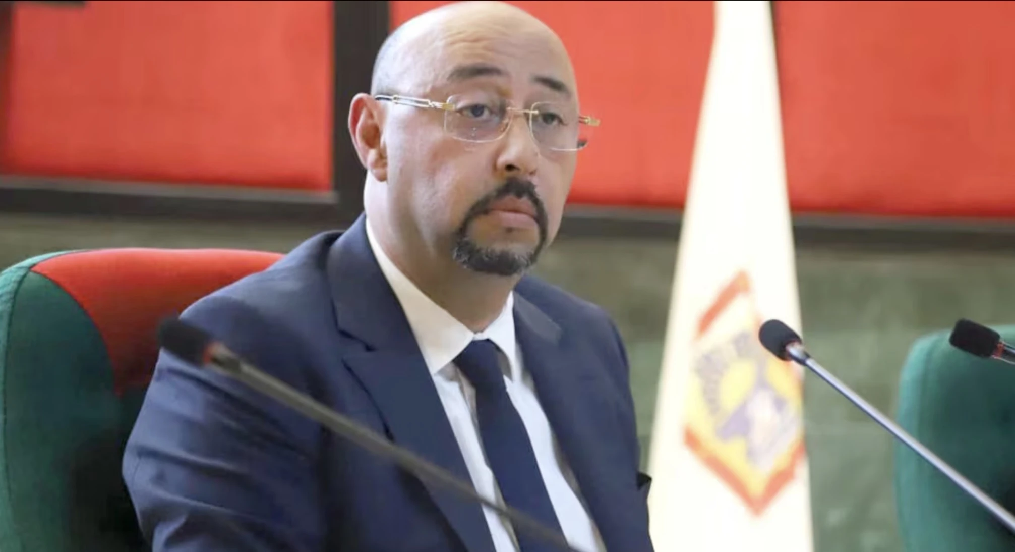 عمدة طنجة منير الليموري يعيش وضعاً نفسياً متدهوراً بالسجن ومخاوف من إقدامه على إيذاء نفسه عمدة طنجة منير الليموري يعيش وضعاً نفسياً متدهوراً بالسجن ومخاوف من إقدامه على إيذاء نفسه