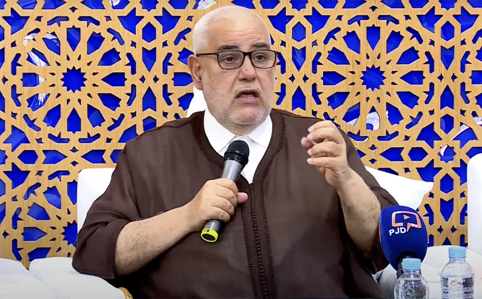 “هذاك بانضي.. قولو يخلص”.. تصريحات جديدة لـ”بنكيران” حول الشيكات والاستقالة من البيجيدي تشعل مواقع التواصل “هذاك بانضي.. قولو يخلص”.. تصريحات جديدة لـ”بنكيران” حول الشيكات والاستقالة من البيجيدي تشعل مواقع التواصل