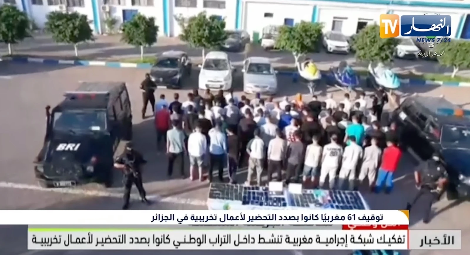اعتقال 61 مغربياً في الجزائر.. رواية “مفبركة” جديدة تؤكد أن نظام الكابرانات “طفات ليه الحجرة”! اعتقال 61 مغربياً في الجزائر.. رواية “مفبركة” جديدة تؤكد أن نظام الكابرانات “طفات ليه الحجرة”!