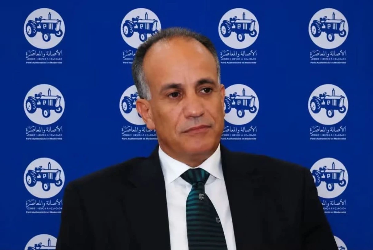 "استقطاب من أرشيف الحمامة".. مصدر من "الأحرار" يرد على جدل انتقال الوزير السابق "عبو" إلى حزب الجرار