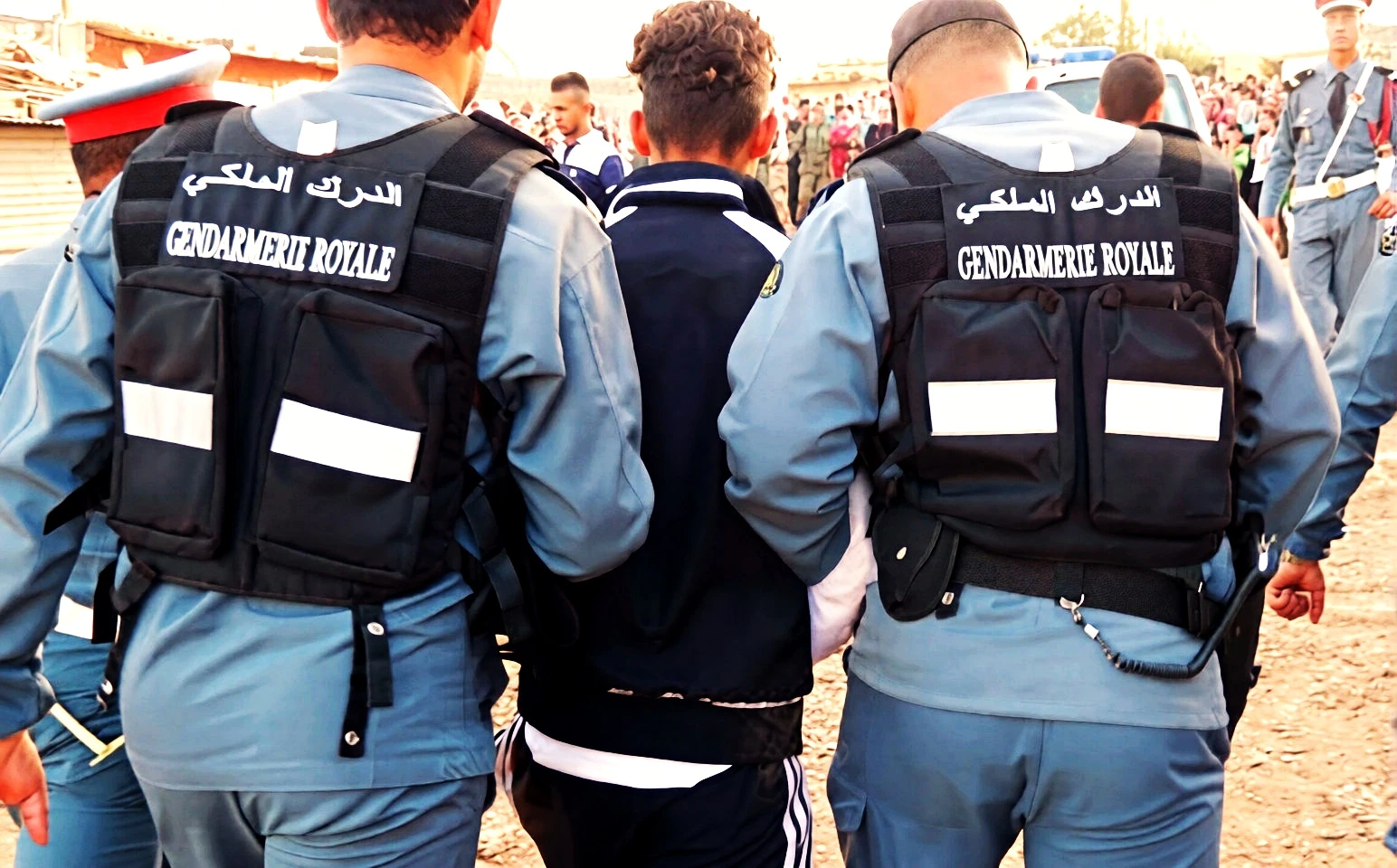 الدرك الملكي يضرب بقوة بعين عتيق.. الإطاحة بـ3 أشخاص وحجز كمية مهمة من "القرقوبي" والكوكايين