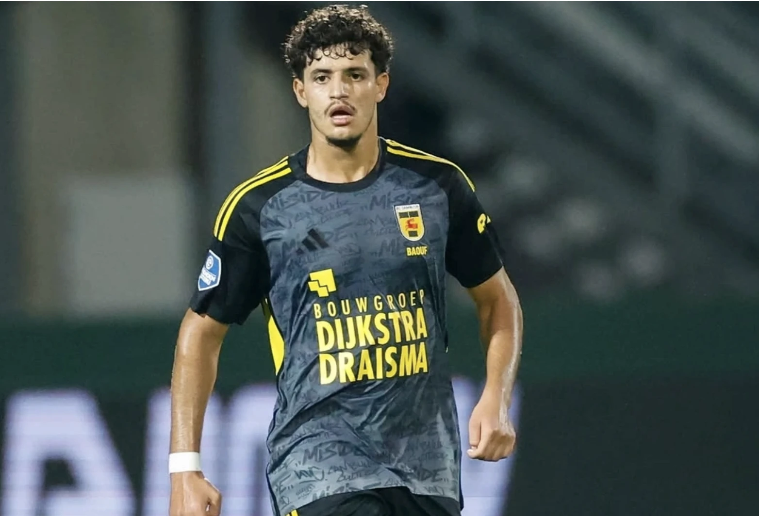 باعوف والعركيوي يسجلان في فوز كامبور الكاسح بسداسية في الدوري الهولندي