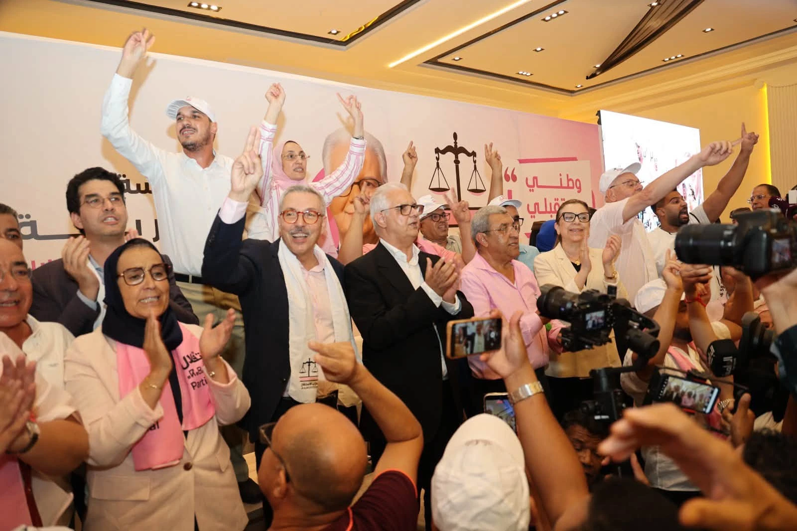 من فاس.. بركة يطرح رؤية الاستقلال لمواجهة الغلاء ودعم الأسر وإعادة الاعتبار للمدينة والرهان على الرقمنة