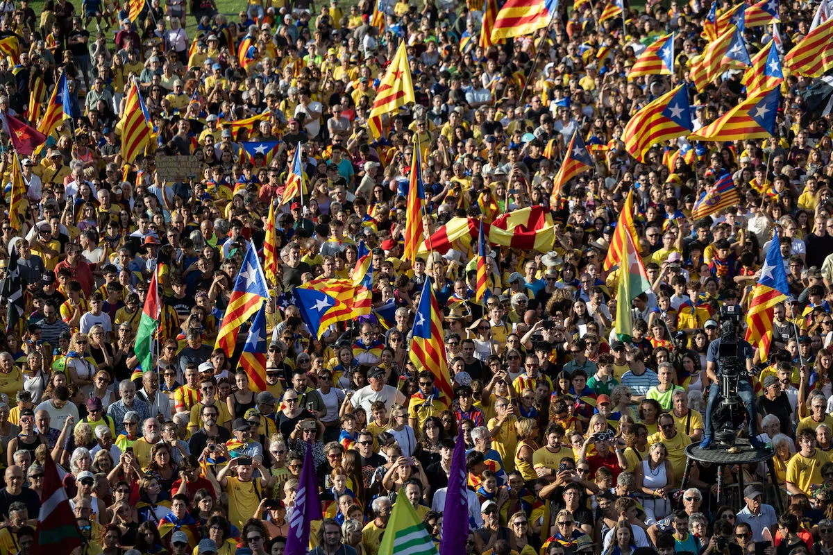 مظاهرات حاشدة في برشلونة للمطالبة باستقلال كتالونيا عن إسبانيا