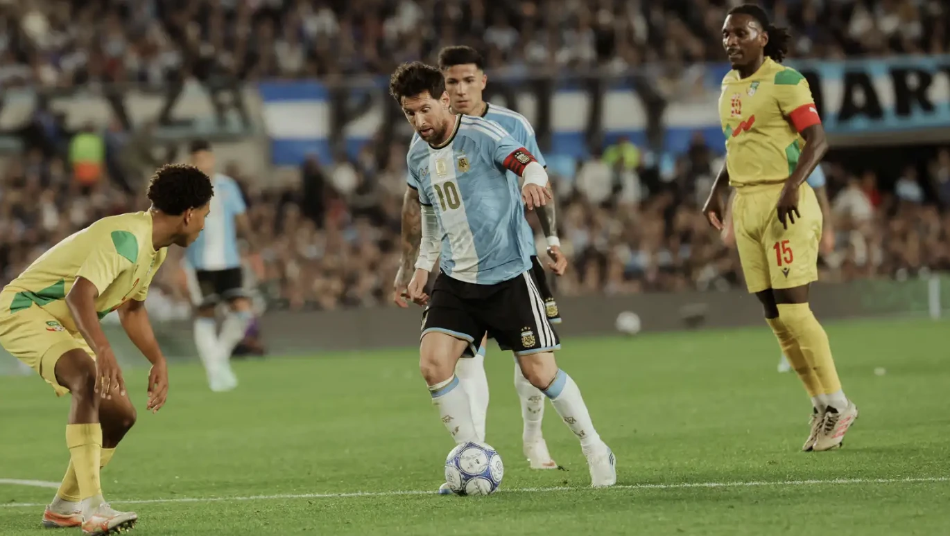 "مجرد كومبارس" في ليلة وداع ميسي.. منتخب بنين يغادر الأرجنتين غاضباً وسط انتقادات حادة من الصحافة الإفريقية