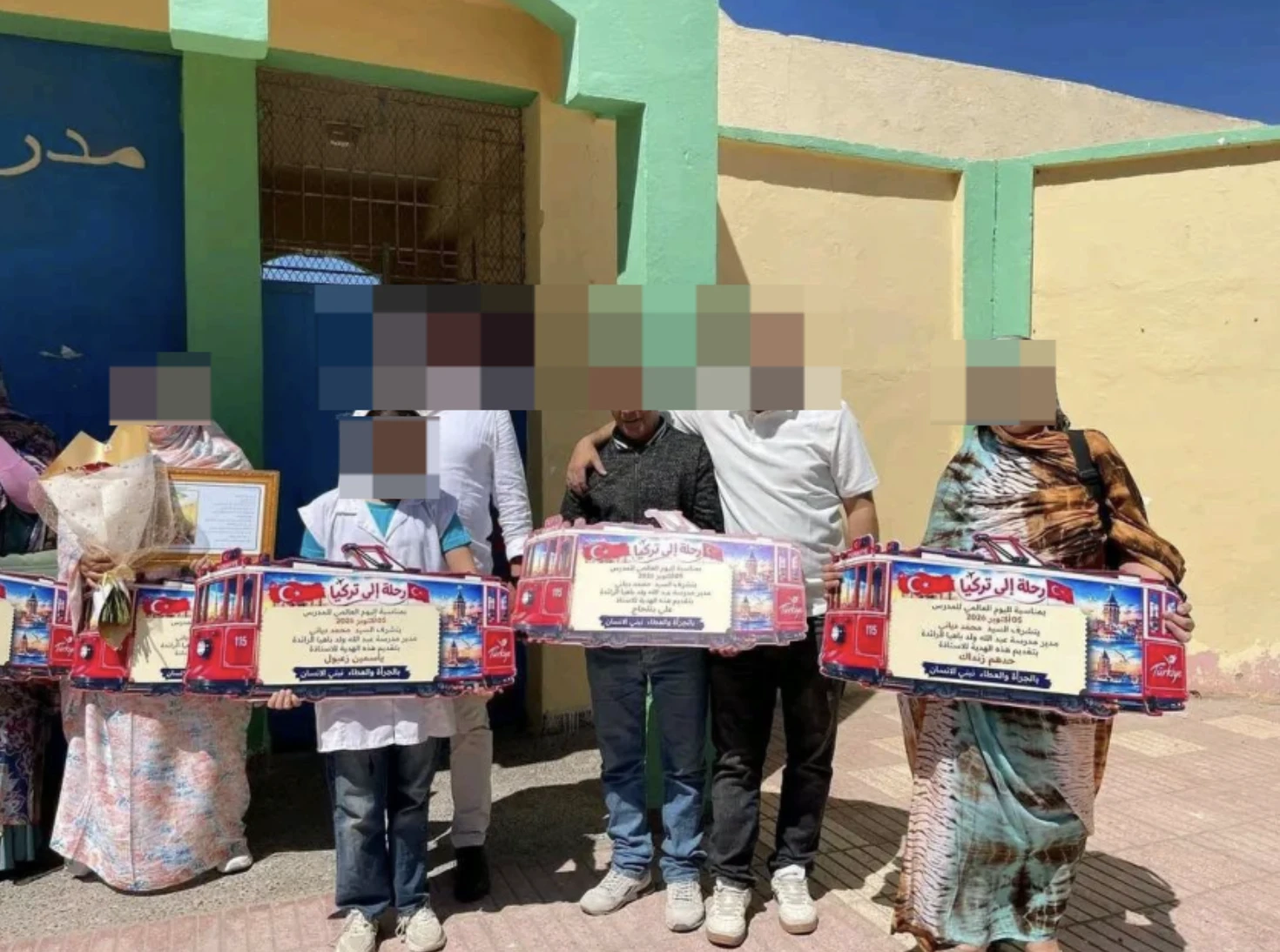 غير مسبوق.. مدير مدرسة بالداخلة يهنئ مدرسيها برحلات إلى تركيا غير مسبوق.. مدير مدرسة بالداخلة يهنئ مدرسيها برحلات إلى تركيا