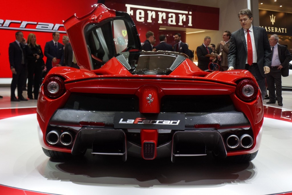 فيراري تحذر عملاءها: لا تعديلات مبالغ فيها على سياراتنا 4 ferrari laferrari 2013 geneva motor show 100420924 l 350408599