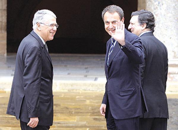 المفوضية الأوروبية تقدم 380 مليون أورو لدعم 5 دول عربية من بينها المغرب