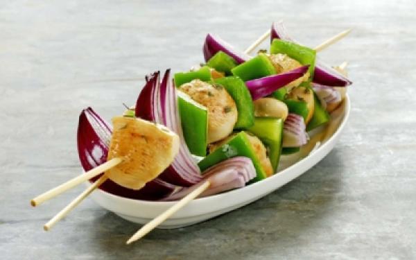 لحم الدجاج المشوي بالخضر