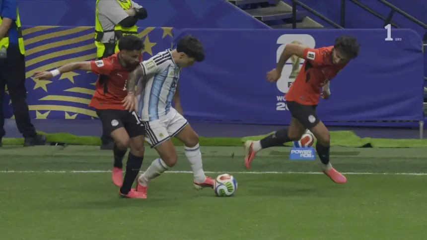 هل تعرض المنتخب المصري لظلم تحكيمي كان سببا في إقصائه أمام الأرجنتين؟
