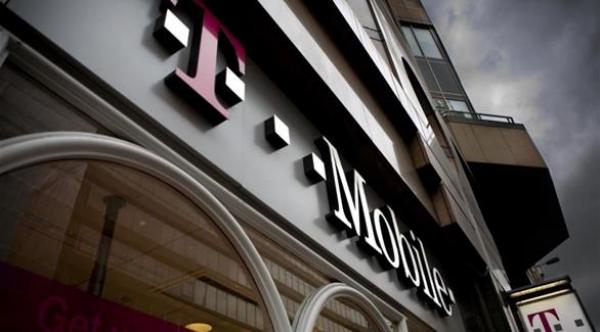 بريطانية تحمل رماد زوجها لشركة الهاتف لإلغاء اشتراكه