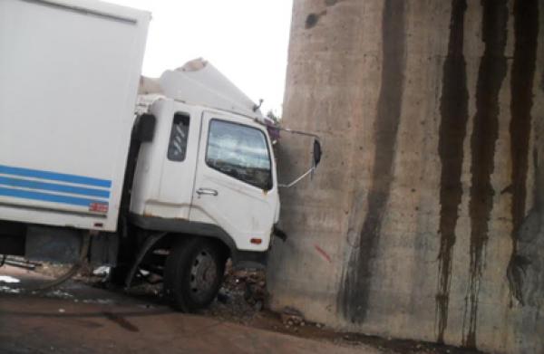 وفاة شخص بعد انقلاب شاحنة مقطورة نواحي الصويرة