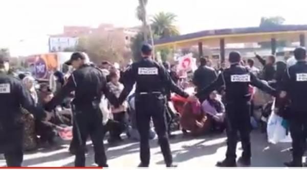 عاجل..حراس الأمن الخاص بالمؤسسات التعليمية يعتصمون أمام الأكاديمية والأساتذة يدخلون على الخط ويتوقفون عن العمل (صور)