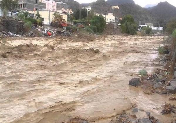 عاجل... والي جهة بني ملال خنيفرة يزور أسرة الأم التي جرفتها السيول رفقة أطفالها الثلاثة