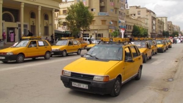 تخفيض عدد مقاعد سيارات الأجرة بسبب "كورونا" يدفع نقابة الطاكسيات الصغيرة للإعلان عن وقفة احتجاجية (وثيقة)