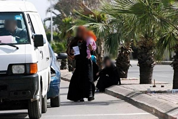 أزمة اللاجئين السوريين تذر مبالغ مهمة على " مغاربة " و هذا ما يقومون به‏