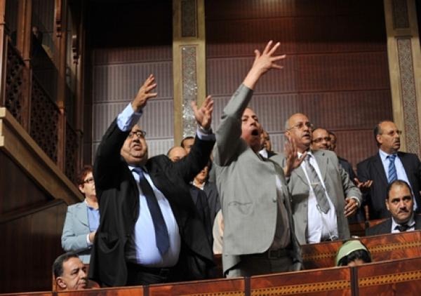 عراك بالأيدي بعد خلاف بين الأغلبية و المعارضة في البرلمان