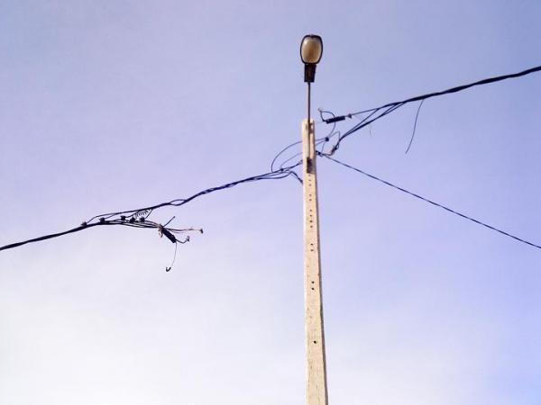 صعقة كهربائية تضرب ثلاثيني حاول الانتحار من أعلى عمود كهربائي ونقله بين الحياة والموت للمستعجلات