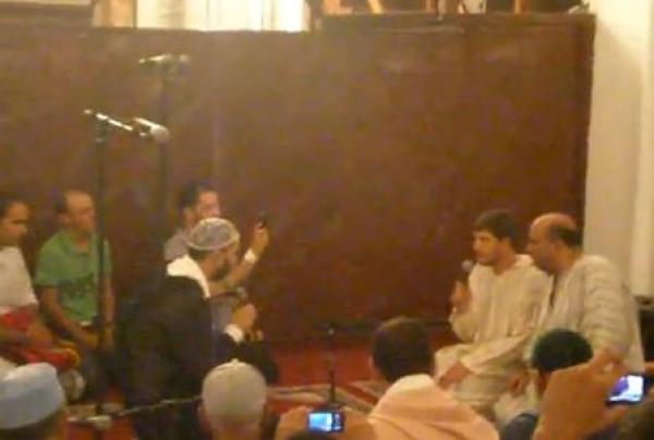 تلقين الشهادة لفرنسي اعتنق الإسلام مسجد الكتبية بمراكش	