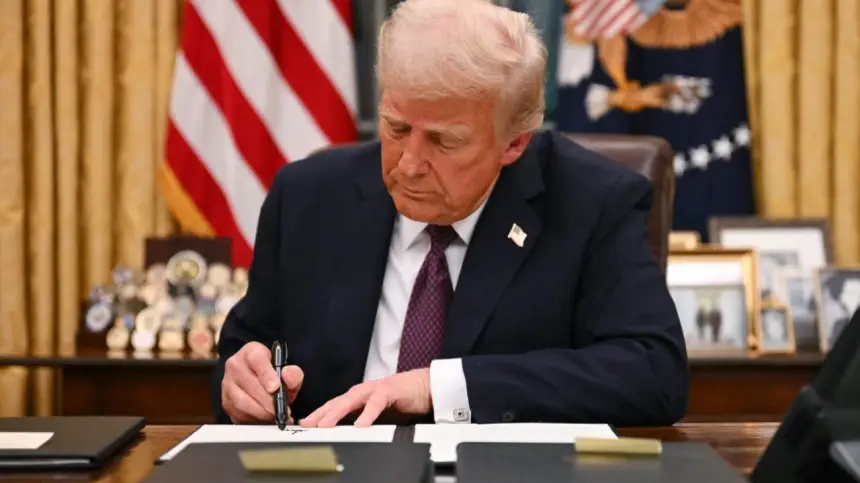 ترامب يصدر "قائمة سوداء" لدول يحظر على سكانها دخول الولايات المتحدة