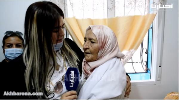 مؤثر...شباب يصنعون المستحيل ويدخلون الفرحة على "سيدة" انهار منزلها بسبب الفيضانات